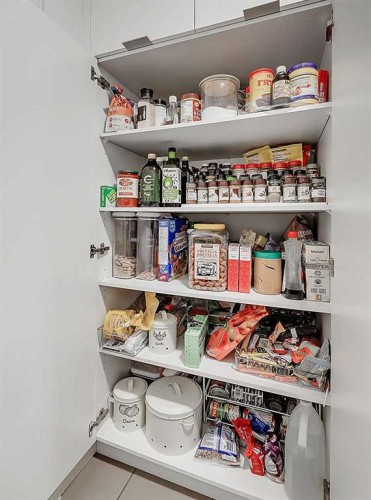 2-2127 34 Avenue Sw, Calgary, AB - Indoor With Storage