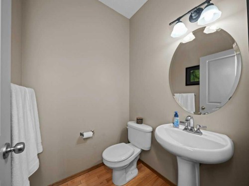 108 Pantego Rise Nw, Calgary, AB - Indoor Photo Showing Bathroom