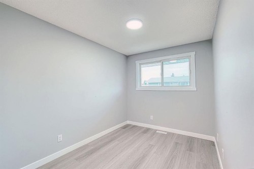 24 Rundleson Way Ne, Calgary, AB - Indoor Photo Showing Other Room