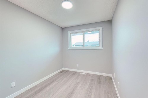 24 Rundleson Way Ne, Calgary, AB - Indoor Photo Showing Other Room