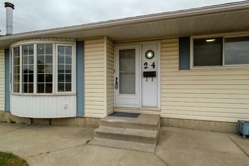 24 Rundleson Way Ne, Calgary, AB - Outdoor
