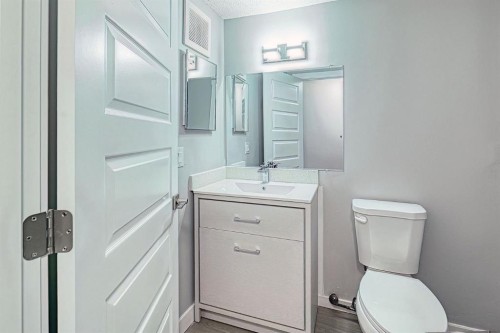 24 Rundleson Way Ne, Calgary, AB - Indoor Photo Showing Other Room