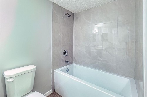 24 Rundleson Way Ne, Calgary, AB - Indoor Photo Showing Bathroom
