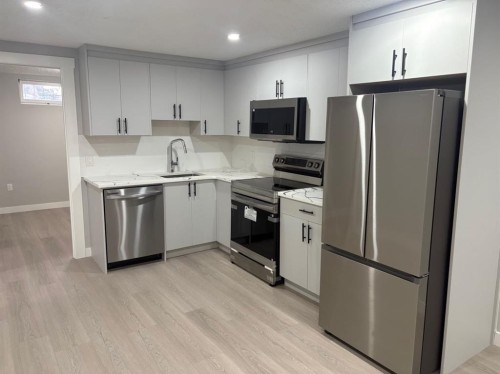 24 Rundleson Way Ne, Calgary, AB - Indoor Photo Showing Kitchen