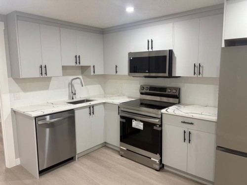 24 Rundleson Way Ne, Calgary, AB - Indoor Photo Showing Kitchen
