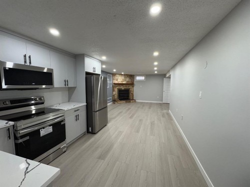 24 Rundleson Way Ne, Calgary, AB - Indoor Photo Showing Kitchen