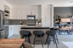 147 Greenwich Drive NW Calgary, AB T3B 5N1