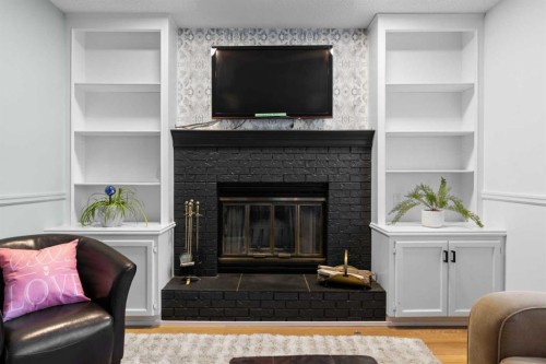 104 Hampshire Close Nw, Calgary, AB - Indoor With Fireplace