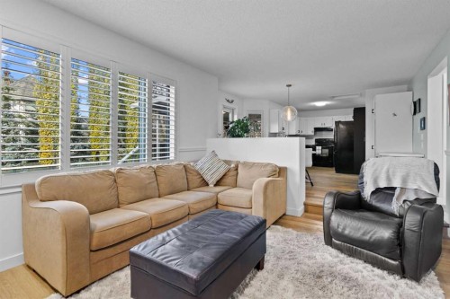 104 Hampshire Close Nw, Calgary, AB - Indoor Photo Showing Living Room
