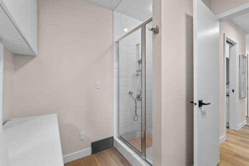 104 Hampshire Close Nw, Calgary, AB - Indoor Photo Showing Bathroom