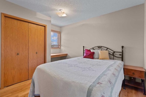104 Hampshire Close Nw, Calgary, AB - Indoor Photo Showing Bedroom