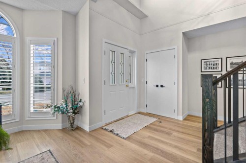 104 Hampshire Close Nw, Calgary, AB - Indoor Photo Showing Other Room