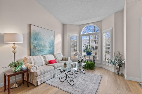 104 Hampshire Close Nw, Calgary, AB - Indoor Photo Showing Living Room