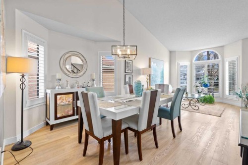 104 Hampshire Close Nw, Calgary, AB - Indoor Photo Showing Dining Room