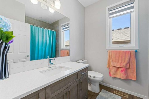 2091 Windbury Crescent Sw, Airdrie, AB - Indoor Photo Showing Bathroom