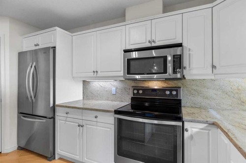 206-2144 Paliswood Road Sw, Calgary, AB - Indoor Photo Showing Kitchen