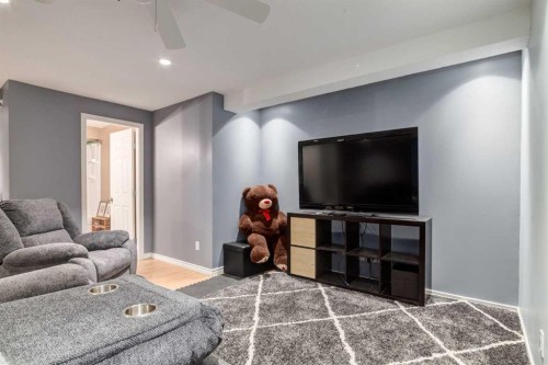 191 Panamount Heights Nw, Calgary, AB - Indoor Photo Showing Living Room