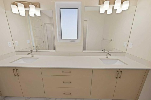 537 Chelsea Gardens, Chestermere, AB - Indoor Photo Showing Bathroom