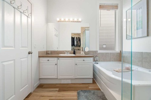 238 Somerglen Way Sw, Calgary, AB - Indoor Photo Showing Bathroom
