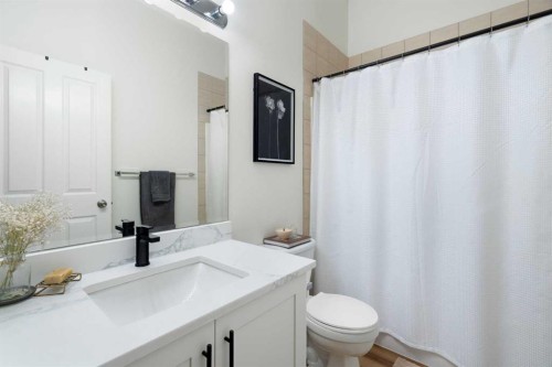 238 Somerglen Way Sw, Calgary, AB - Indoor Photo Showing Bathroom
