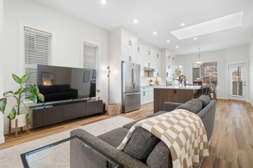 238 Somerglen Way Sw, Calgary, AB - Indoor Photo Showing Living Room