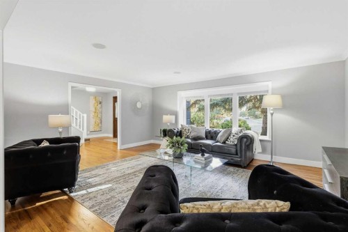 723 Willamette Drive Se, Calgary, AB - Indoor Photo Showing Living Room