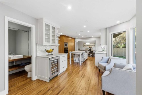 723 Willamette Drive Se, Calgary, AB - Indoor Photo Showing Living Room