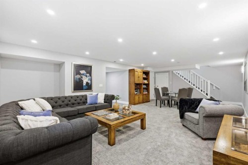 723 Willamette Drive Se, Calgary, AB - Indoor Photo Showing Living Room