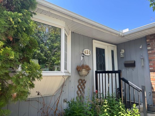 431 Queen Charlotte Drive SE Calgary, AB T2W 4H2