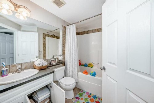 205 Panora Close Nw, Calgary, AB - Indoor Photo Showing Bathroom