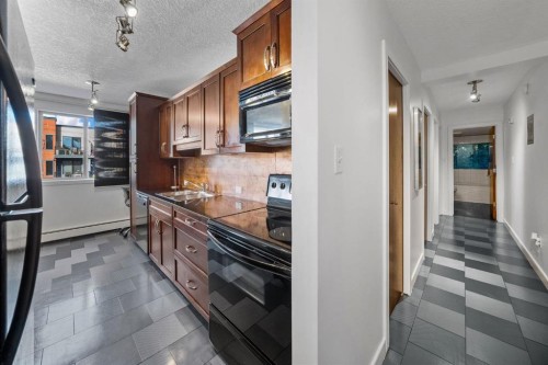 406-1420 Memorial Drive Nw, Calgary, AB - Indoor Photo Showing Kitchen