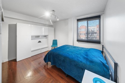 406-1420 Memorial Drive Nw, Calgary, AB - Indoor Photo Showing Bedroom