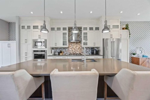 1906 22 Avenue Nw, Calgary, AB - Indoor Photo Showing Kitchen With Upgraded Kitchen