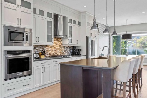 1906 22 Avenue Nw, Calgary, AB - Indoor Photo Showing Kitchen With Upgraded Kitchen