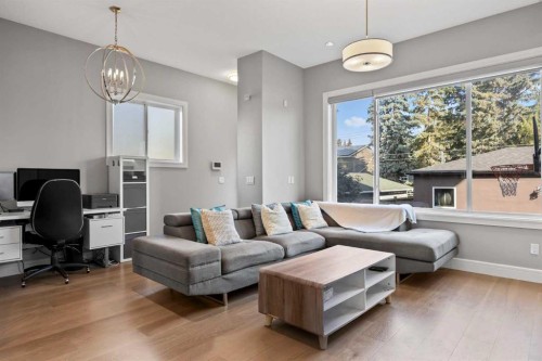 1906 22 Avenue Nw, Calgary, AB - Indoor Photo Showing Living Room