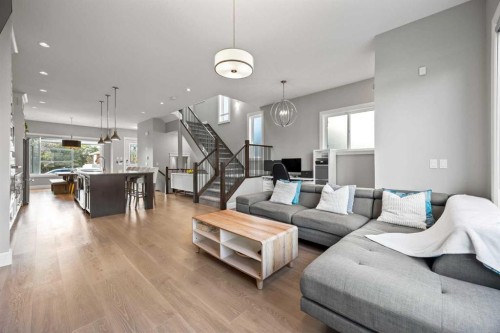 1906 22 Avenue Nw, Calgary, AB - Indoor Photo Showing Living Room