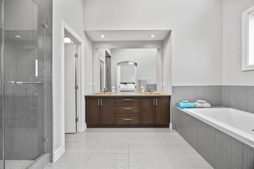 1906 22 Avenue Nw, Calgary, AB - Indoor Photo Showing Bathroom