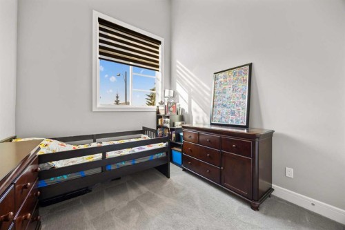 1906 22 Avenue Nw, Calgary, AB - Indoor Photo Showing Bedroom