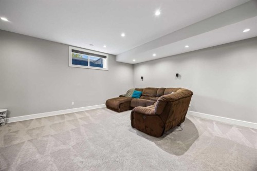 1906 22 Avenue Nw, Calgary, AB - Indoor