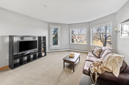 207-200 Lincoln Way Sw, Calgary, AB - Indoor Photo Showing Living Room