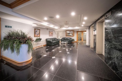 207-200 Lincoln Way Sw, Calgary, AB - Indoor Photo Showing Other Room