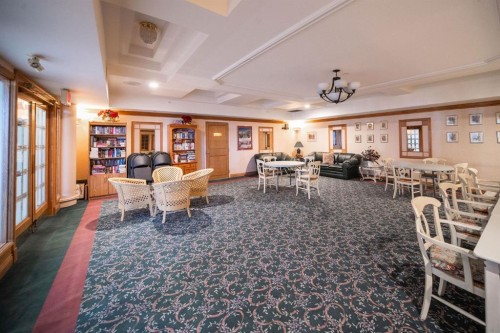 207-200 Lincoln Way Sw, Calgary, AB - Indoor Photo Showing Other Room