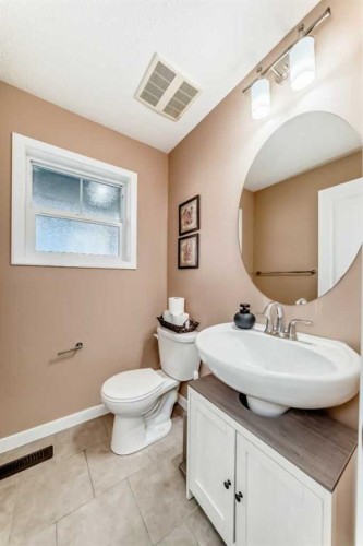 367 Auburn Crest Way Se, Calgary, AB - Indoor Photo Showing Bathroom
