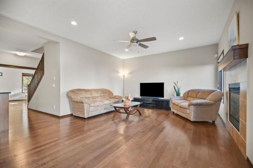 508 Everbrook Way Sw, Calgary, AB - Indoor Photo Showing Living Room