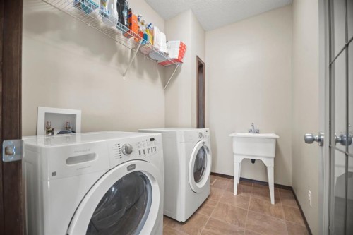 508 Everbrook Way Sw, Calgary, AB - Indoor Photo Showing Laundry Room