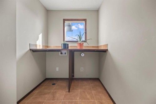 508 Everbrook Way Sw, Calgary, AB - Indoor Photo Showing Other Room