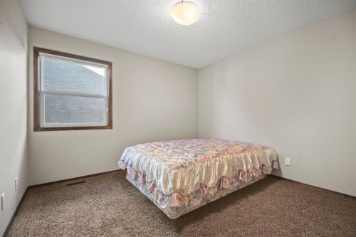508 Everbrook Way Sw, Calgary, AB - Indoor Photo Showing Bedroom