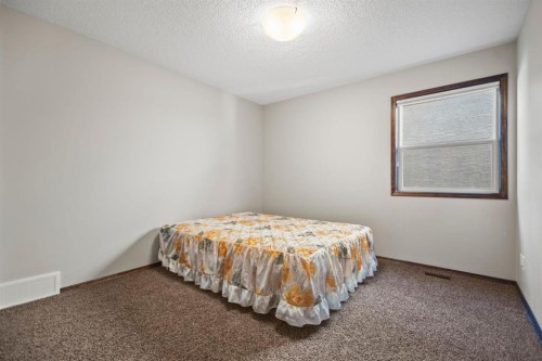 508 Everbrook Way Sw, Calgary, AB - Indoor Photo Showing Bedroom