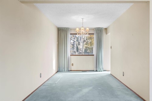 3375 Breton Close Nw, Calgary, AB - Indoor Photo Showing Other Room