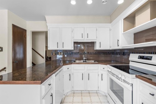 3375 Breton Close Nw, Calgary, AB - Indoor Photo Showing Kitchen With Double Sink